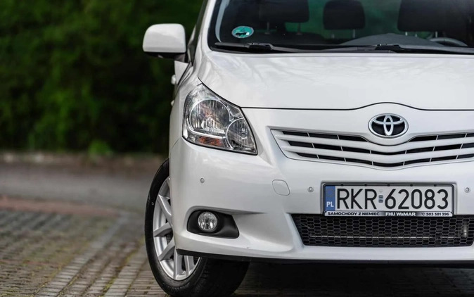 Toyota Verso cena 39900 przebieg: 139000, rok produkcji 2012 z Krosno małe 667